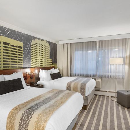 Best Western Plus Milwaukee West Екстериор снимка