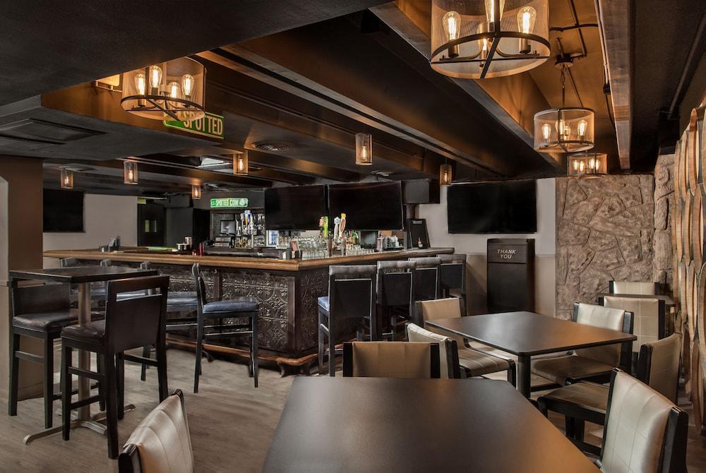 Best Western Plus Milwaukee West Екстериор снимка