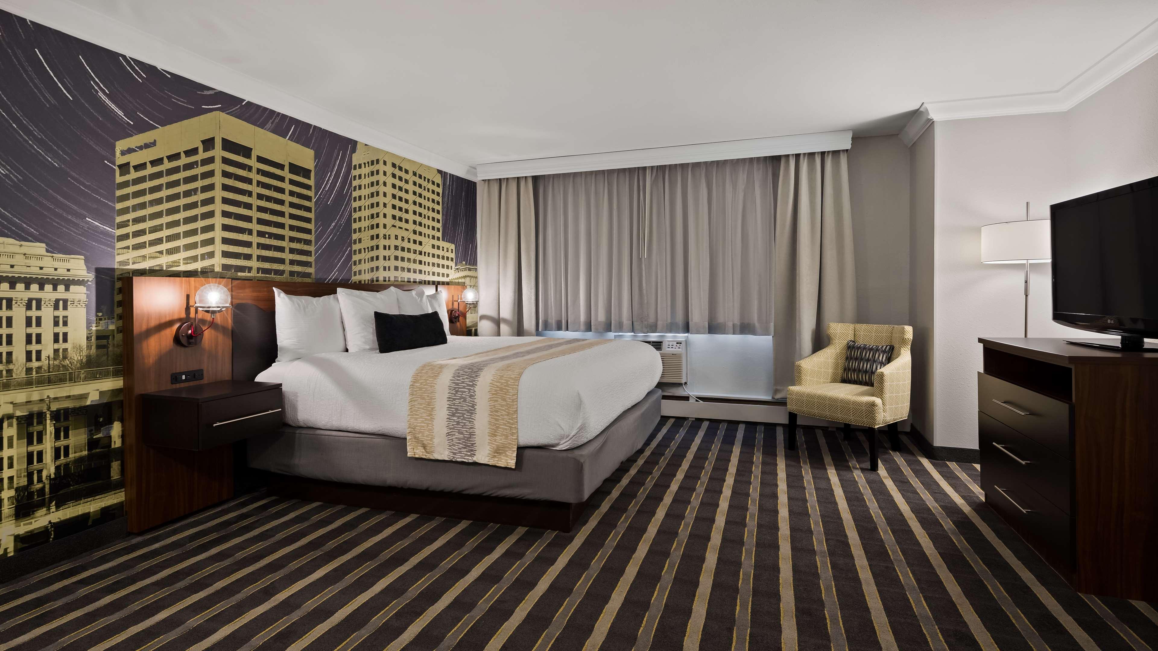 Best Western Plus Milwaukee West Екстериор снимка
