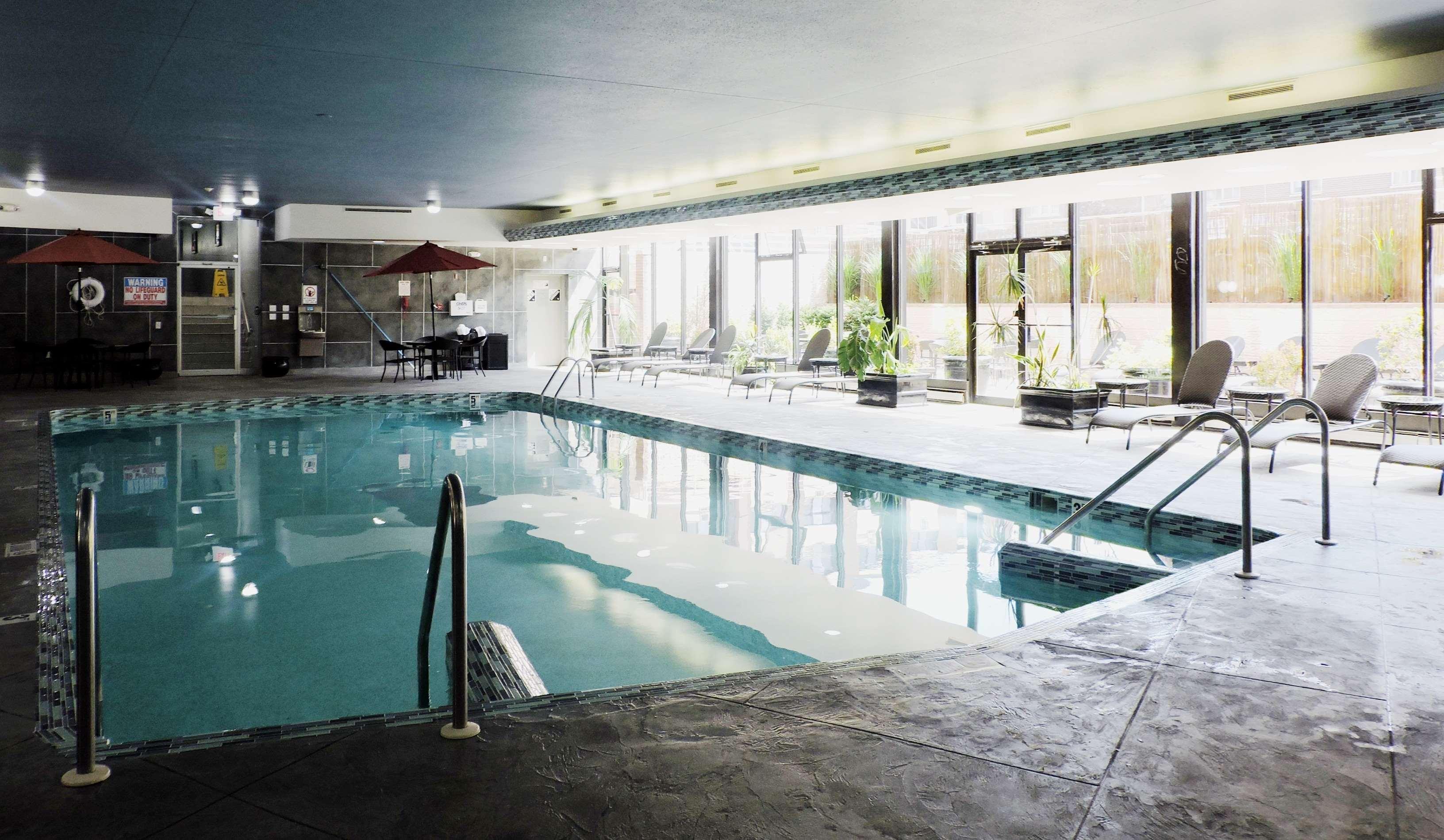 Best Western Plus Milwaukee West Екстериор снимка