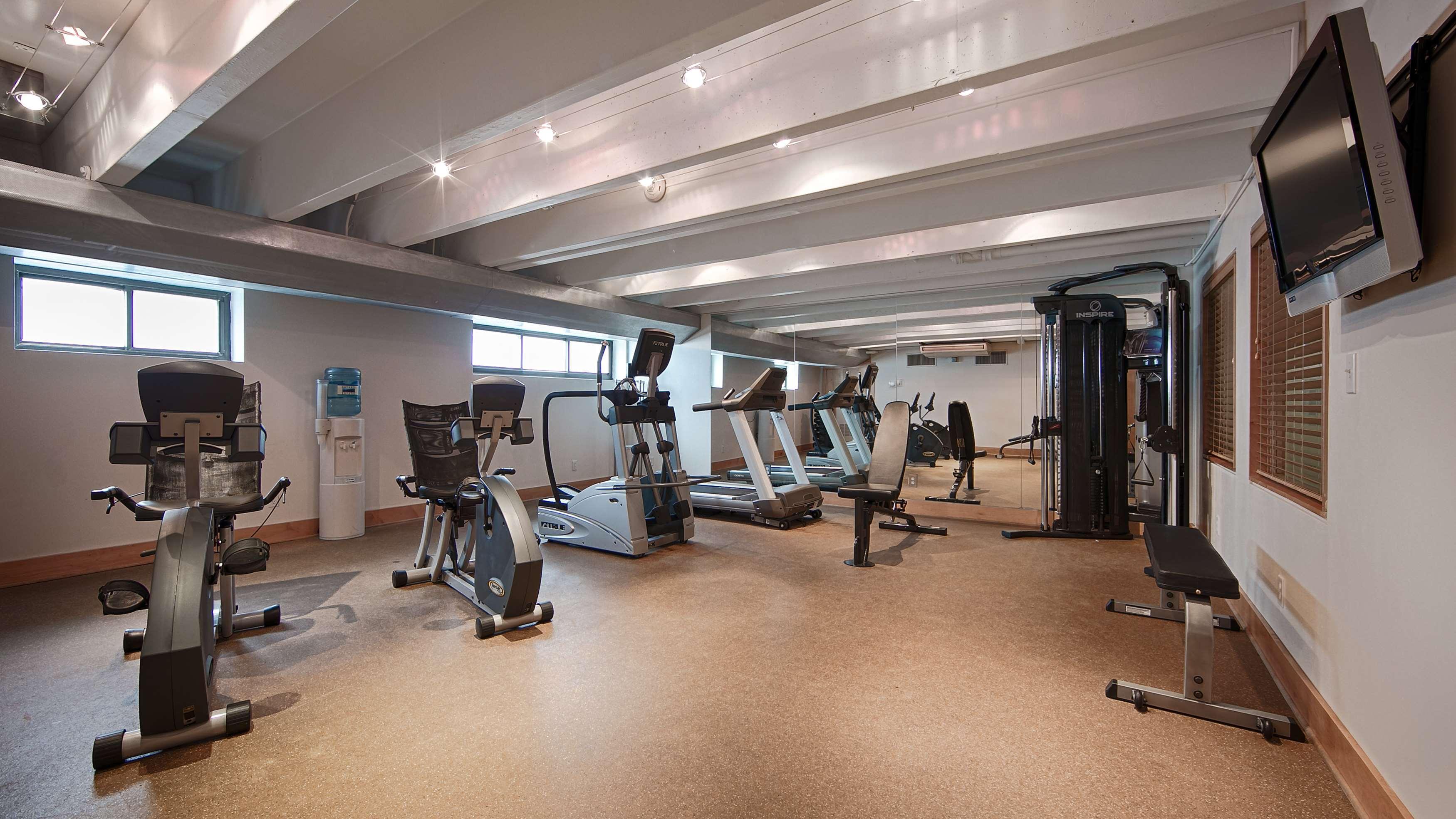 Best Western Plus Milwaukee West Бизнес снимка