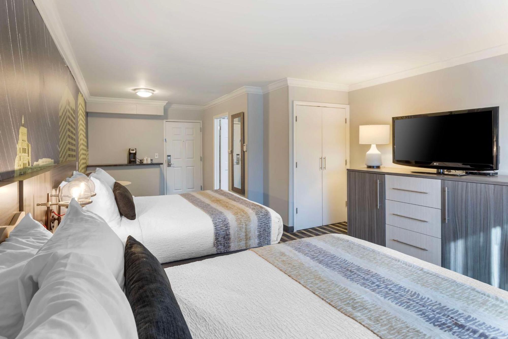 Best Western Plus Milwaukee West Екстериор снимка