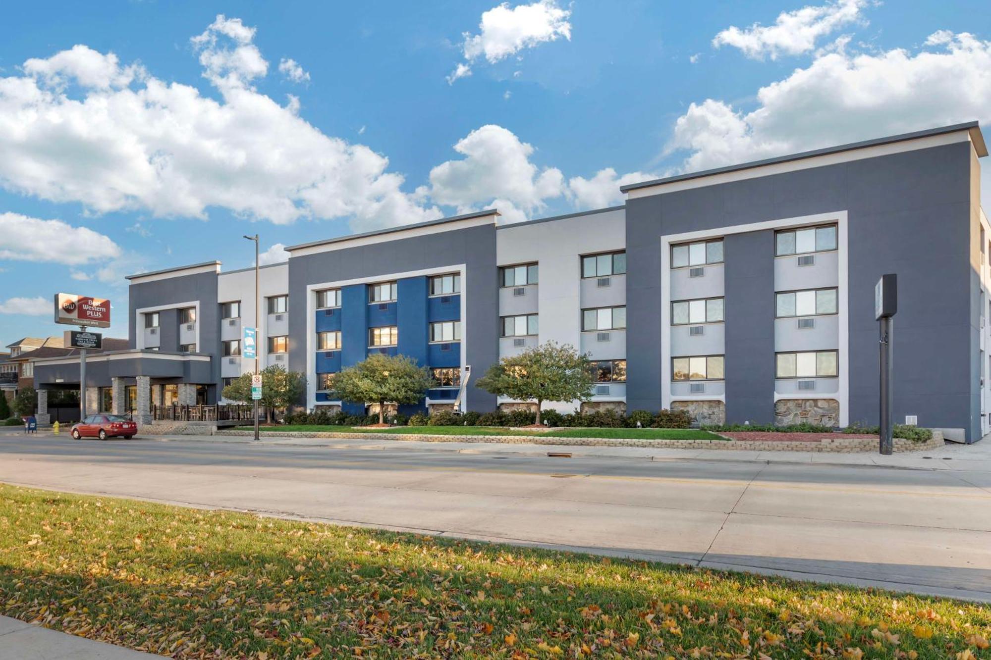 Best Western Plus Milwaukee West Екстериор снимка
