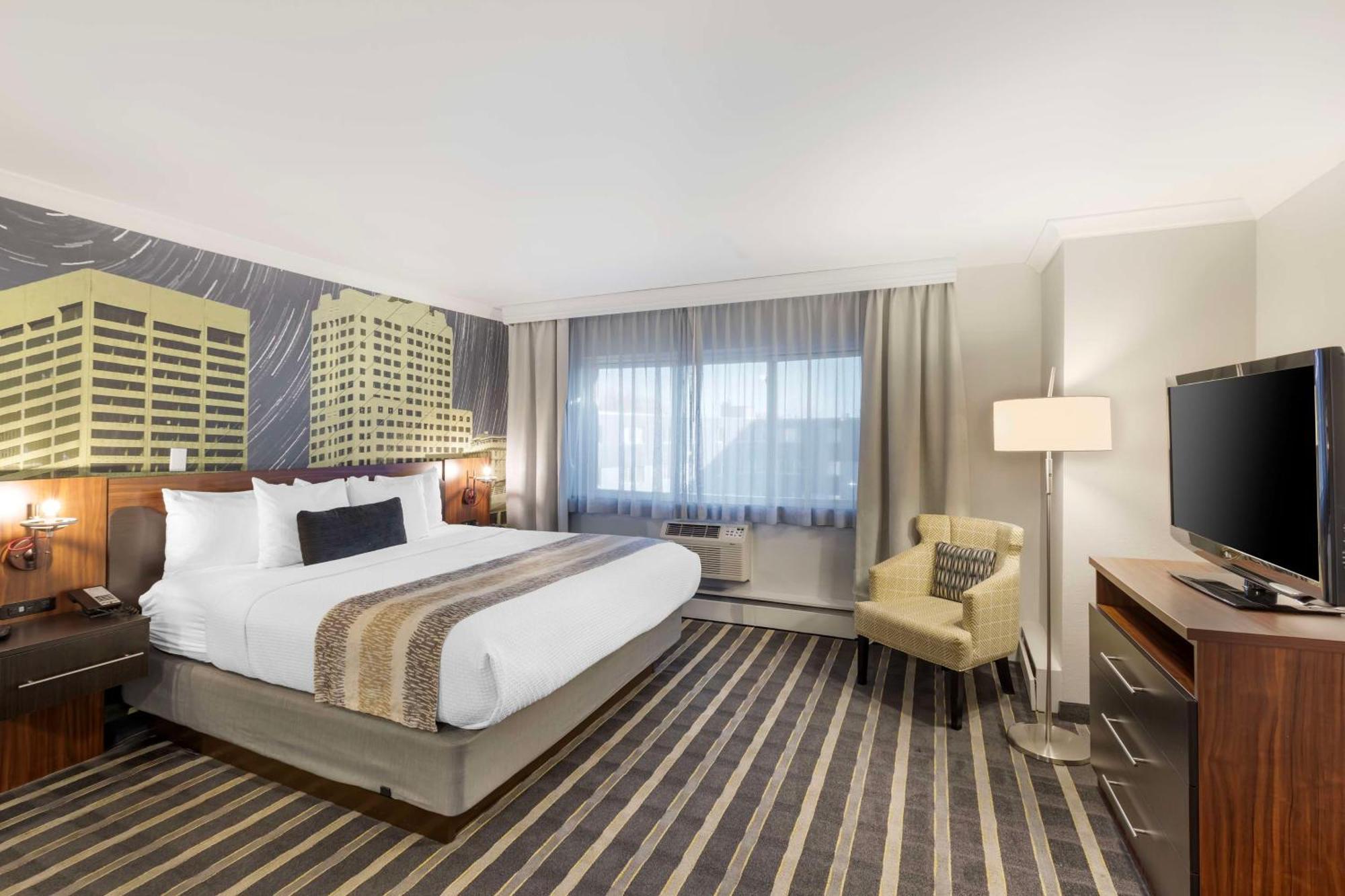 Best Western Plus Milwaukee West Екстериор снимка