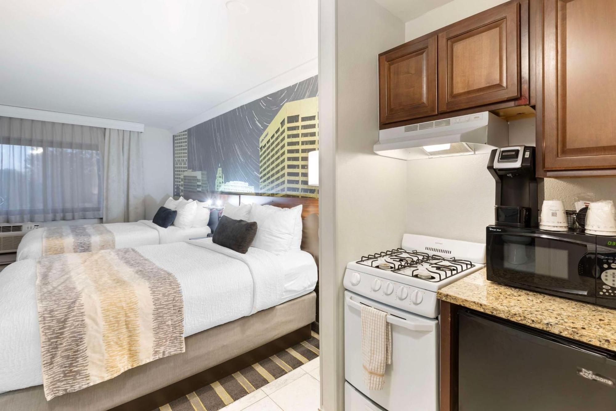Best Western Plus Milwaukee West Екстериор снимка