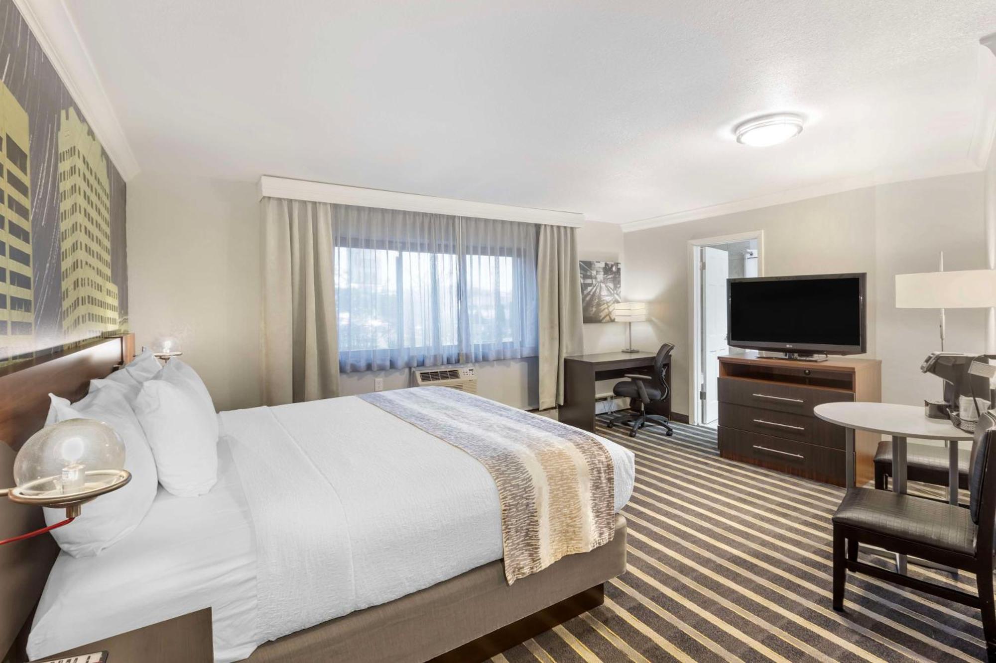 Best Western Plus Milwaukee West Екстериор снимка