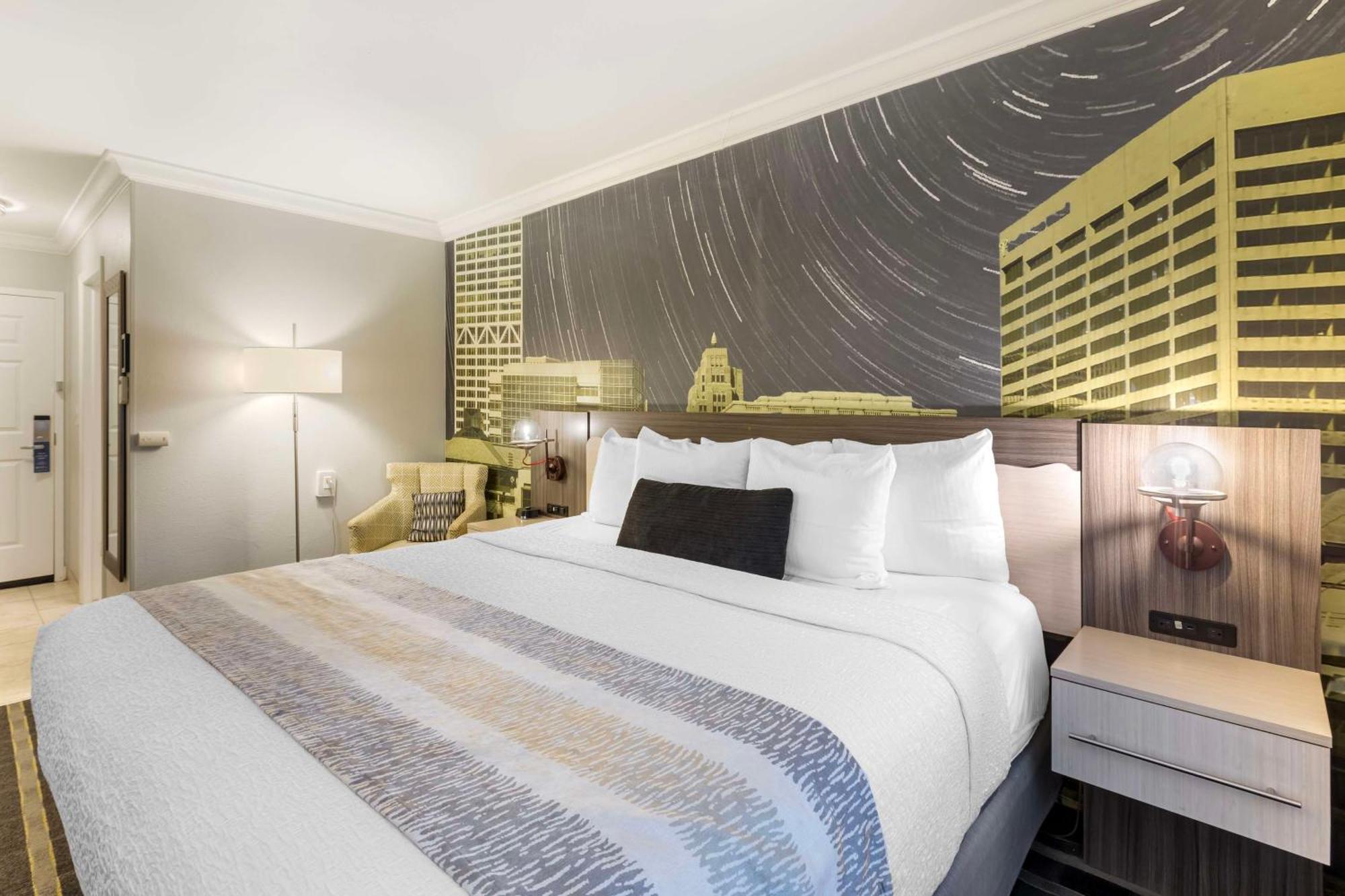 Best Western Plus Milwaukee West Екстериор снимка