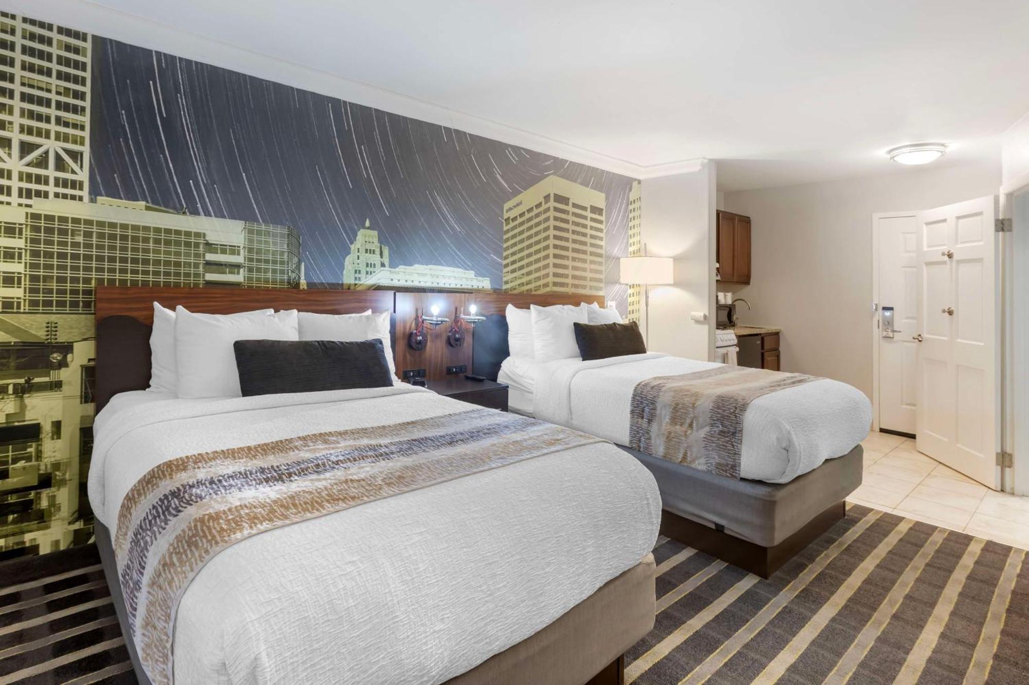 Best Western Plus Milwaukee West Екстериор снимка