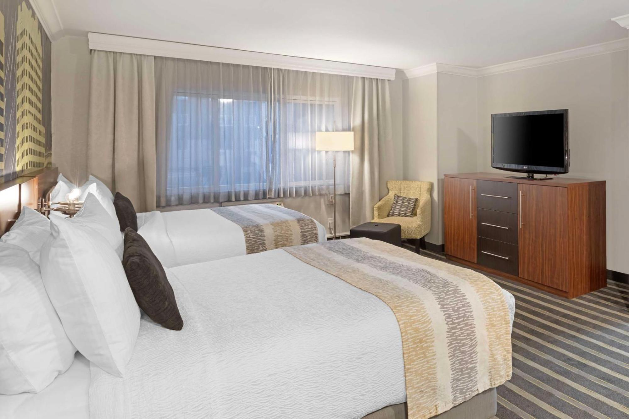 Best Western Plus Milwaukee West Екстериор снимка