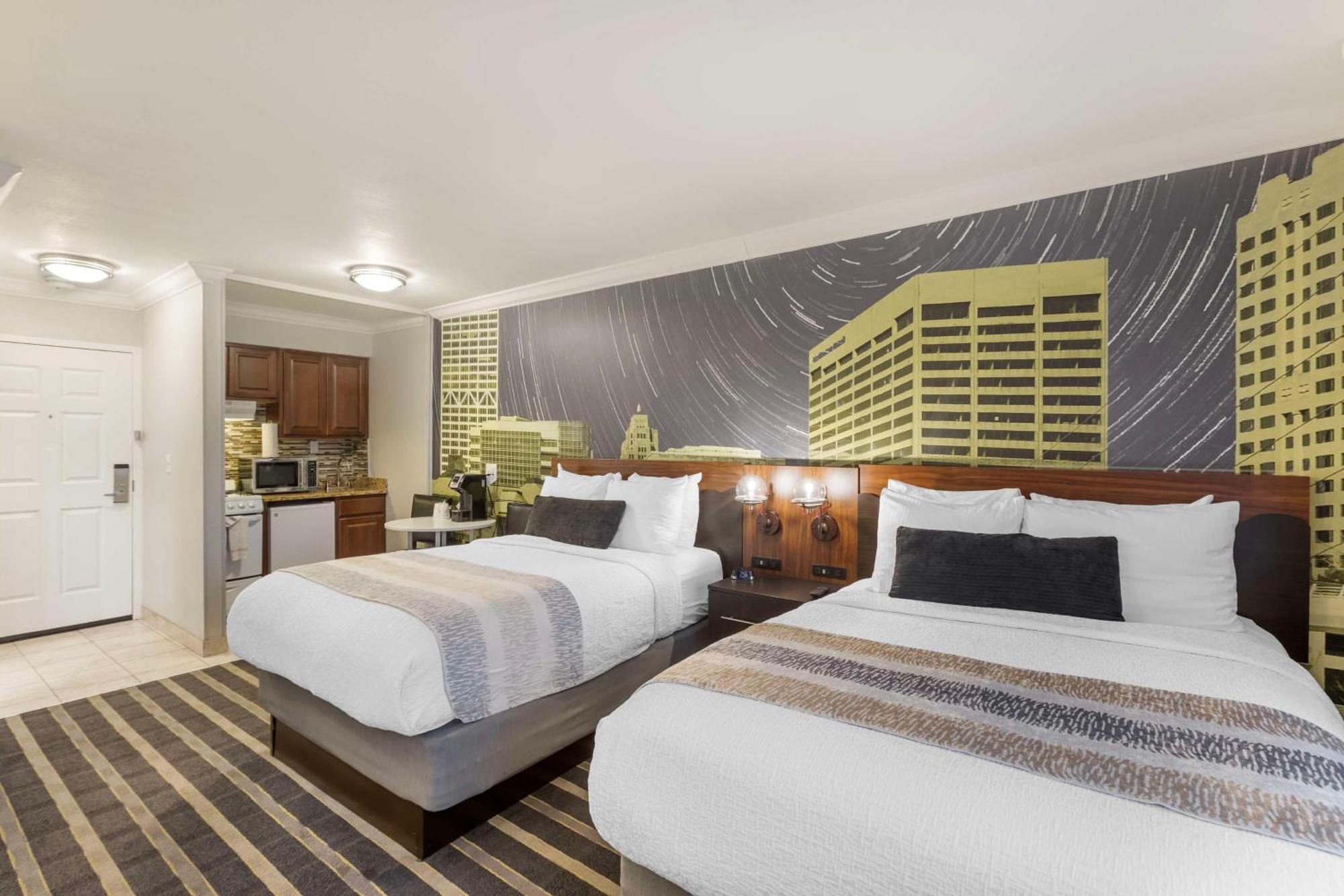 Best Western Plus Milwaukee West Екстериор снимка