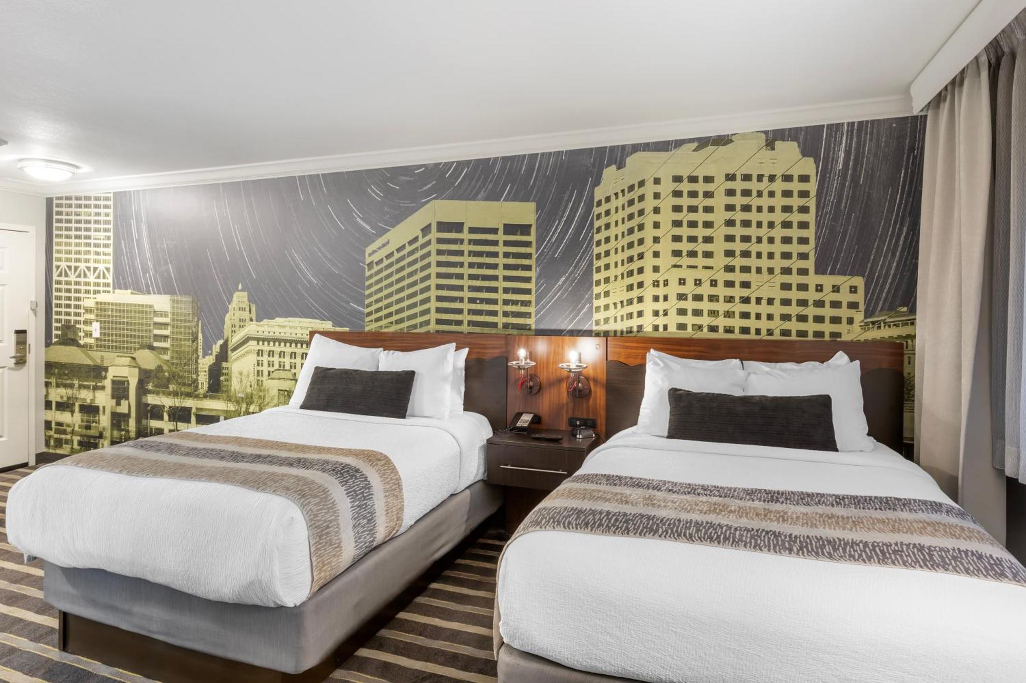 Best Western Plus Milwaukee West Екстериор снимка