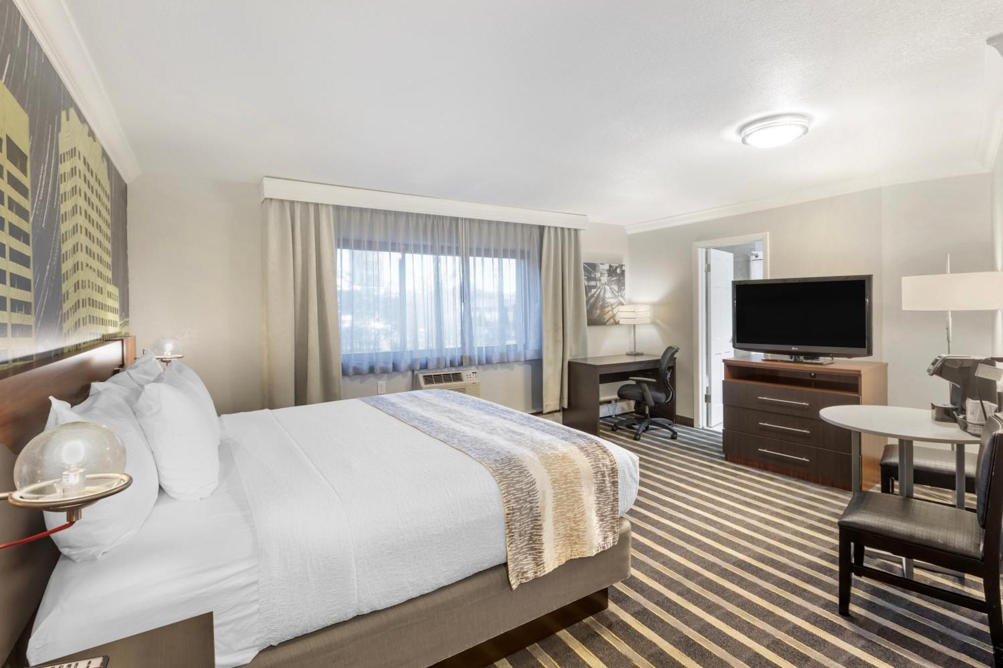 Best Western Plus Milwaukee West Екстериор снимка