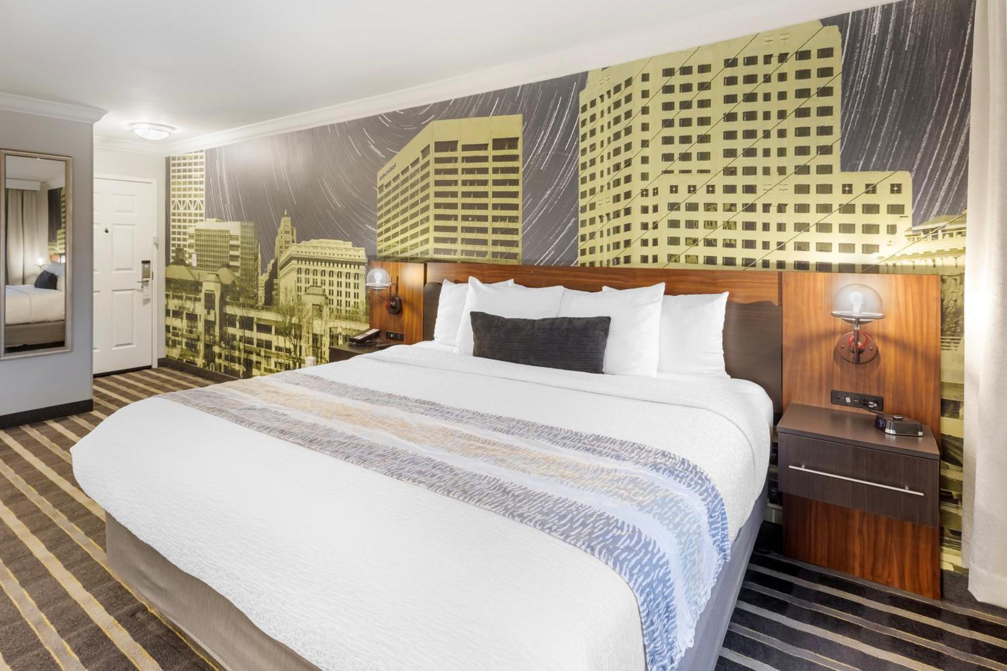 Best Western Plus Milwaukee West Екстериор снимка