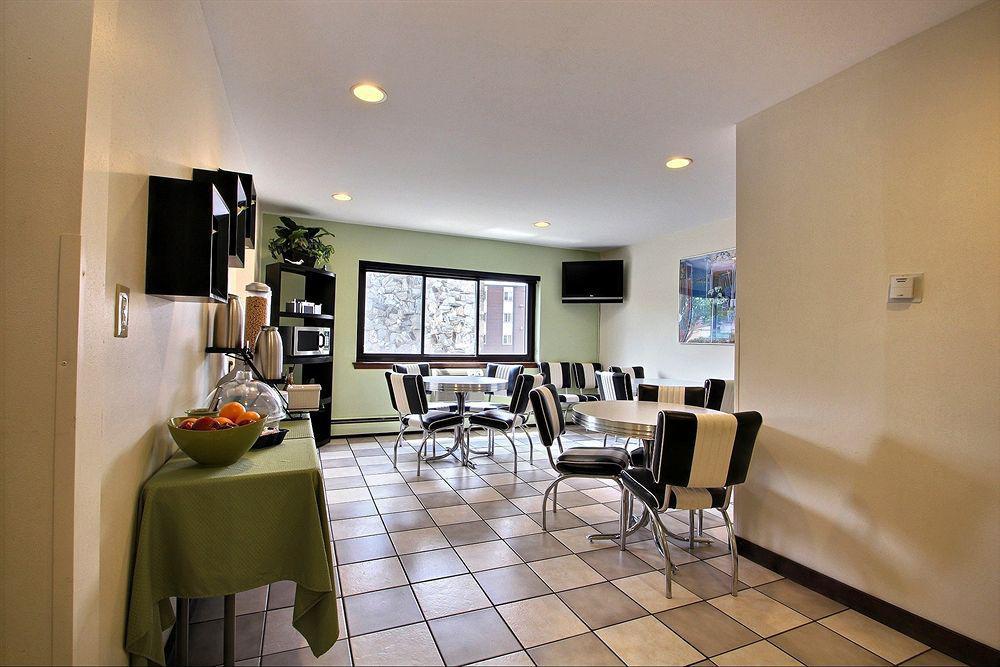 Best Western Plus Milwaukee West Ресторант снимка